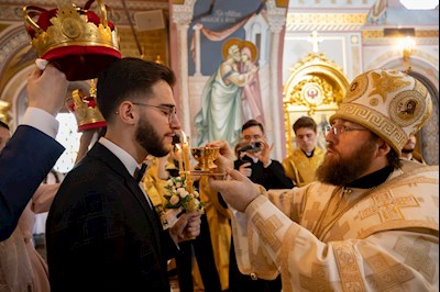 Митрополит Игнатий совершил таинство Венчания в Свято-Троицком кафедральном соборе г. Саратова