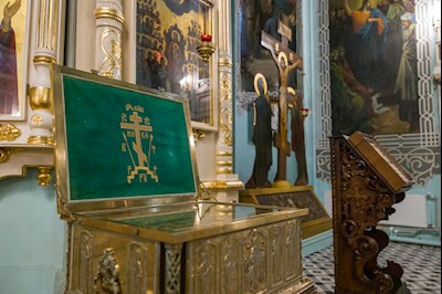 Митрополит Игнатий совершил Божественную литургию в Духосошественском соборе г. Саратова
