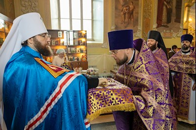 Митрополит Игнатий совершил Божественную литургию в Покровском соборе г. Саратова