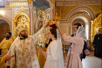 Митрополит Игнатий совершил таинство Венчания в Свято-Троицком кафедральном соборе г. Саратова