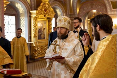 Митрополит Игнатий совершил таинство Венчания в Свято-Троицком кафедральном соборе г. Саратова