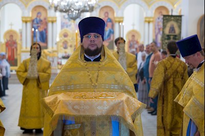 Митрополит Игнатий совершил Божественную литургию в соборном храме святителя Спиридона Тримифунтского г. Саратова
