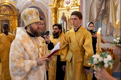 Митрополит Игнатий совершил таинство Венчания в Свято-Троицком кафедральном соборе г. Саратова