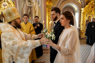 Митрополит Игнатий совершил таинство Венчания в Свято-Троицком кафедральном соборе г. Саратова