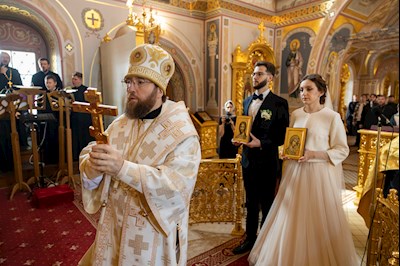 Митрополит Игнатий совершил таинство Венчания в Свято-Троицком кафедральном соборе г. Саратова