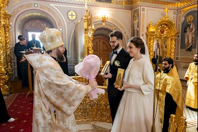 Митрополит Игнатий совершил таинство Венчания в Свято-Троицком кафедральном соборе г. Саратова