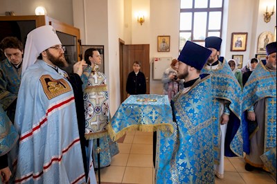 Митрополит Игнатий совершил Божественную литургию в храме в честь Казанской иконы Божией Матери г.Саратова