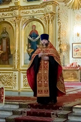 В Покровском соборе Саратова встретили ковчег с частицей мощей святого великомученика Пантелеимона