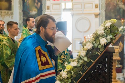 Митрополит Игнатий совершил Божественную литургию в Духосошественском соборе г. Саратова