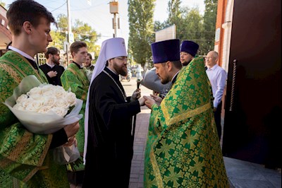 Митрополит Игнатий совершил Божественную литургию в Серафимовском храме г. Саратова