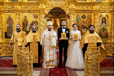 Митрополит Игнатий совершил таинство Венчания в Свято-Троицком кафедральном соборе г. Саратова