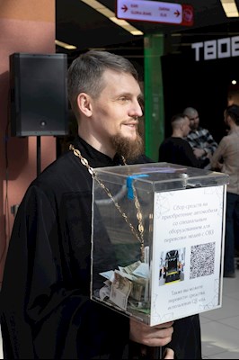 В ТРЦ «Тау Галерея» прошел концерт в поддержку благотворительной фотовыставки