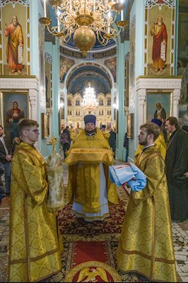 Митрополит Игнатий совершил Божественную литургию в Духосошественском соборе г. Саратова