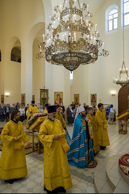 Митрополит Игнатий совершил Божественную литургию в соборном храме святителя Спиридона Тримифунтского г. Саратова