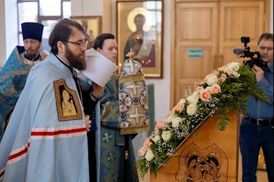 Митрополит Игнатий совершил Божественную литургию в храме в честь Казанской иконы Божией Матери г.Саратова