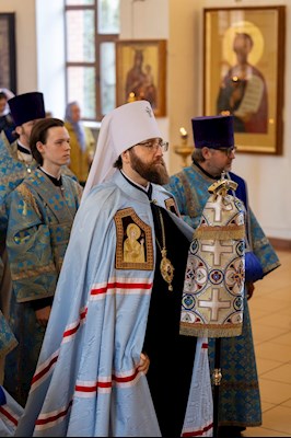 Митрополит Игнатий совершил Божественную литургию в храме в честь Казанской иконы Божией Матери г.Саратова