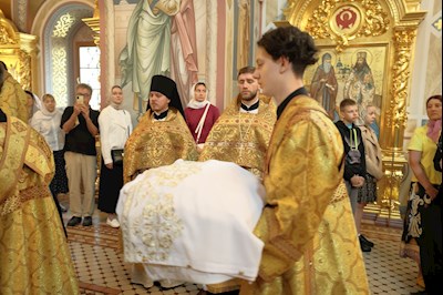 Митрополит Игнатий совершил Божественную литургию в Свято-Троицком кафедральном соборе г. Саратова
