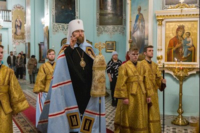 Митрополит Игнатий совершил Божественную литургию в Духосошественском соборе г. Саратова