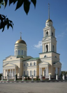 Божественная литургия и Великая вечерня в Свято-Троицком соборе Вольска