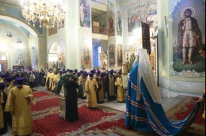 Митрополит Лонгин совершил Великую Рождественскую вечерню
