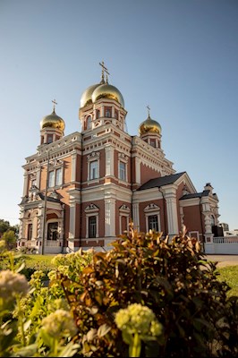Митрополит Игнатий совершил Божественную литургию в Покровском соборе г. Саратова