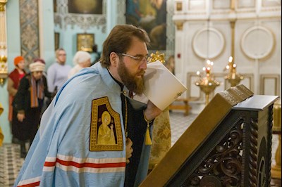 Митрополит Игнатий совершил Божественную литургию в Духосошественском соборе г. Саратова