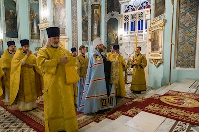 Митрополит Игнатий совершил Божественную литургию в Духосошественском соборе г. Саратова