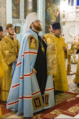 Митрополит Игнатий совершил Божественную литургию в Духосошественском соборе г. Саратова