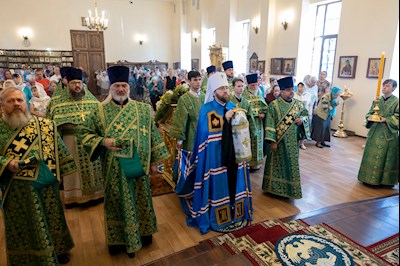 Митрополит Игнатий совершил Божественную литургию в Серафимовском храме г. Саратова