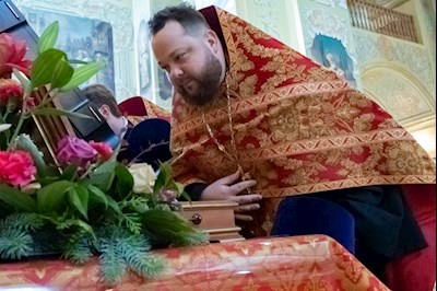В Покровском соборе Саратова встретили ковчег с частицей мощей святого великомученика Пантелеимона