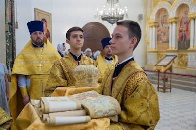 Митрополит Игнатий совершил Божественную литургию в соборном храме святителя Спиридона Тримифунтского г. Саратова