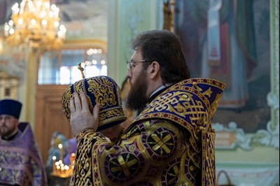 Митрополит Игнатий совершил Божественную литургию в Покровском соборе г. Саратова