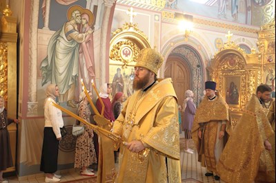 Митрополит Игнатий совершил Божественную литургию в Свято-Троицком кафедральном соборе г. Саратова