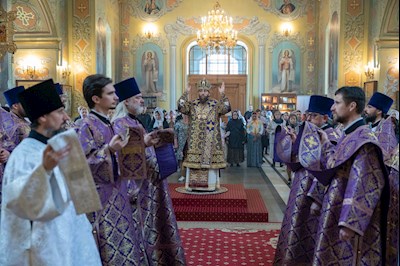 Митрополит Игнатий совершил Божественную литургию в Покровском соборе г. Саратова