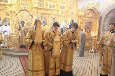 Митрополит Игнатий совершил Божественную литургию в Свято-Троицком кафедральном соборе г. Саратова