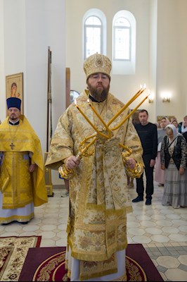 Митрополит Игнатий совершил Божественную литургию в соборном храме святителя Спиридона Тримифунтского г. Саратова