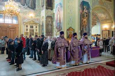 Митрополит Игнатий совершил Божественную литургию в Покровском соборе г. Саратова