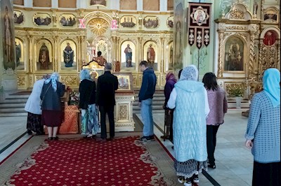 В Покровском соборе Саратова встретили ковчег с частицей мощей святого великомученика Пантелеимона