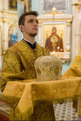 Митрополит Игнатий совершил Божественную литургию в Духосошественском соборе г. Саратова