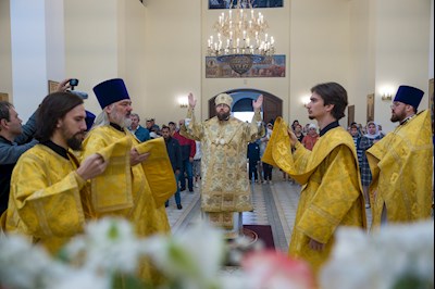 Митрополит Игнатий совершил Божественную литургию в соборном храме святителя Спиридона Тримифунтского г. Саратова