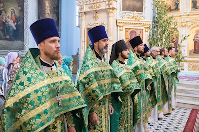 Митрополит Игнатий совершил Божественную литургию в Духосошественском соборе г. Саратова