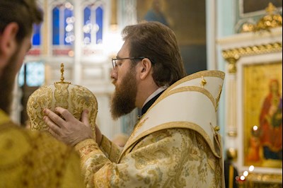 Митрополит Игнатий совершил Божественную литургию в Духосошественском соборе г. Саратова