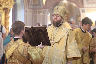 Митрополит Игнатий совершил Божественную литургию в Свято-Троицком кафедральном соборе г. Саратова