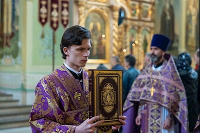 Митрополит Игнатий совершил Божественную литургию в Покровском соборе г. Саратова