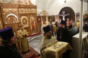 Божественная литургия в храме во имя святителя и чудотворца Николая на Елшанском кладбище г. Саратова
