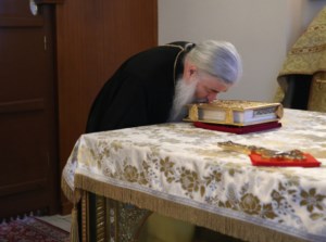 Всенощное бдение на Архиерейском подворье — в храме в честь иконы Божией Матери «Утоли моя печали» г. Саратова