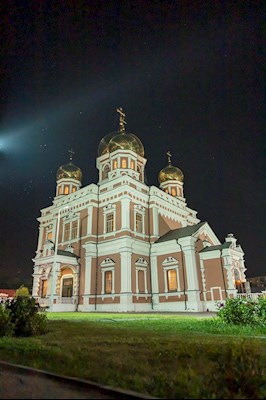 Митрополит Игнатий совершил ночную Божественную литургию в Покровском соборе г. Саратова