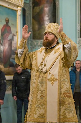 Митрополит Игнатий совершил Божественную литургию в Духосошественском соборе г. Саратова