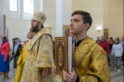 Митрополит Игнатий совершил Божественную литургию в соборном храме святителя Спиридона Тримифунтского г. Саратова