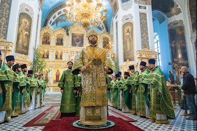 Митрополит Игнатий совершил Божественную литургию в Духосошественском соборе г. Саратова